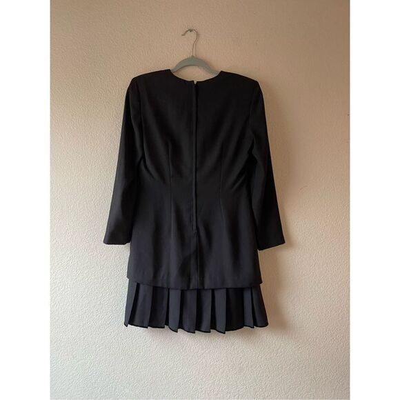 Vintage women’s black suit dress with pleating size 6 p - Picture 3 of 6